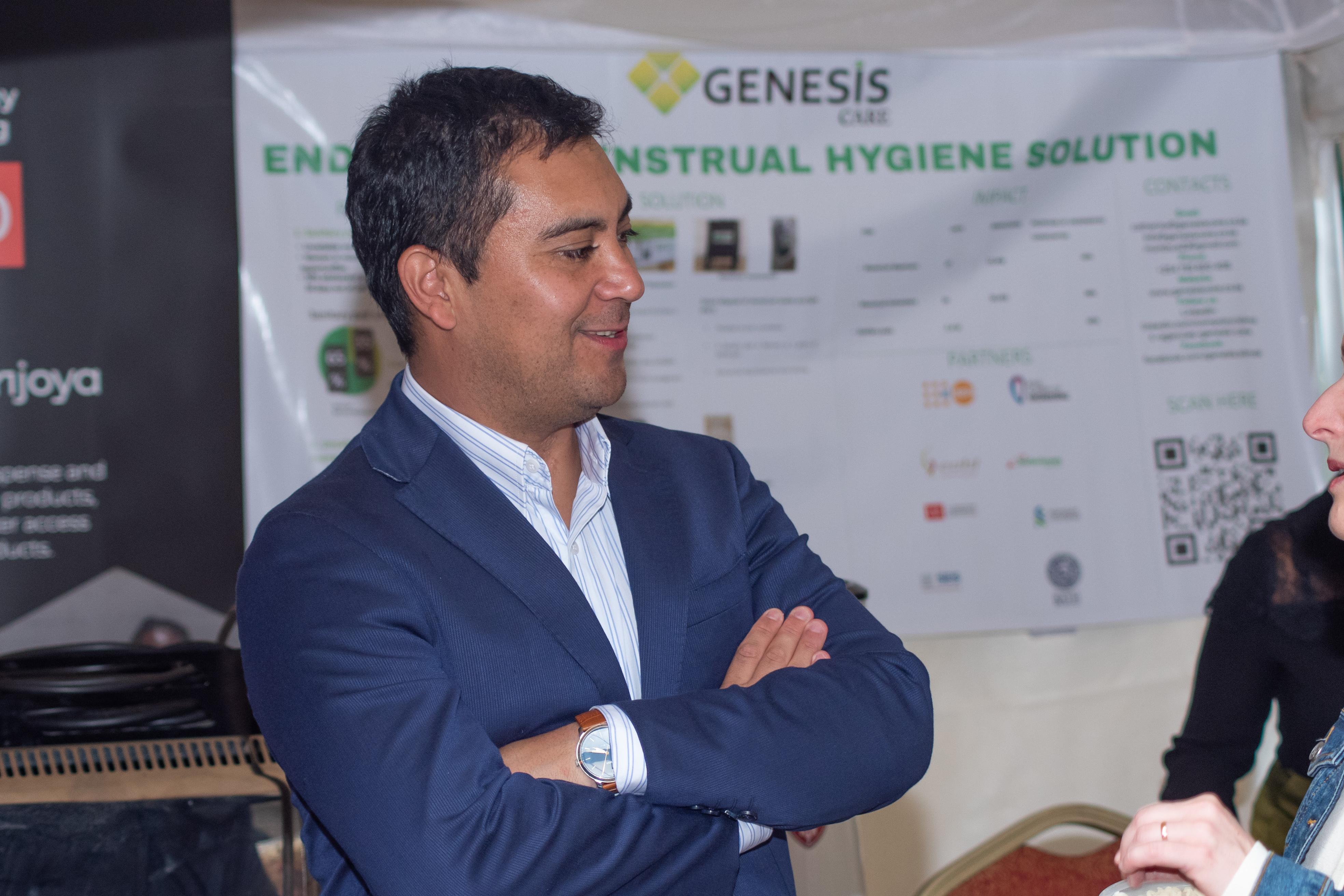 Signature hero frame 25