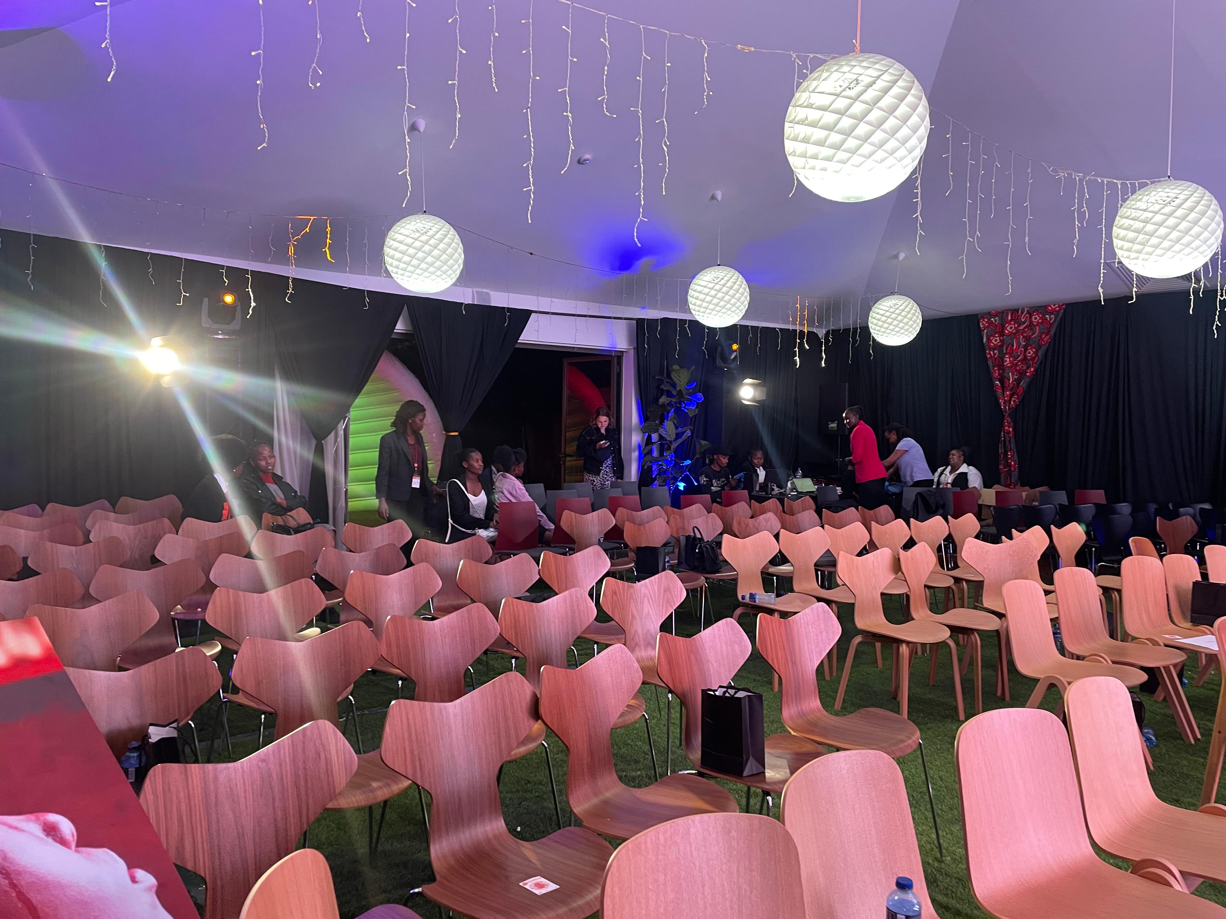 Signature hero frame 30